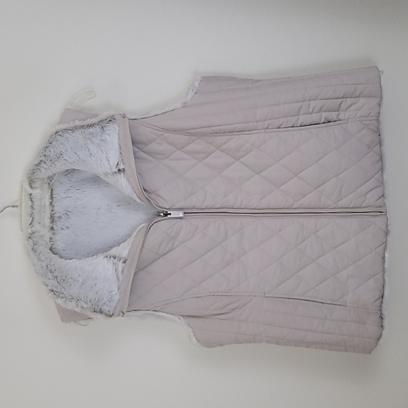 Weatherproof Reversible White Faux Fur & Tan Vest L - Picture 3 of 8